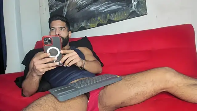 sweatyhairypig23 online show from November 26, 8:28 am