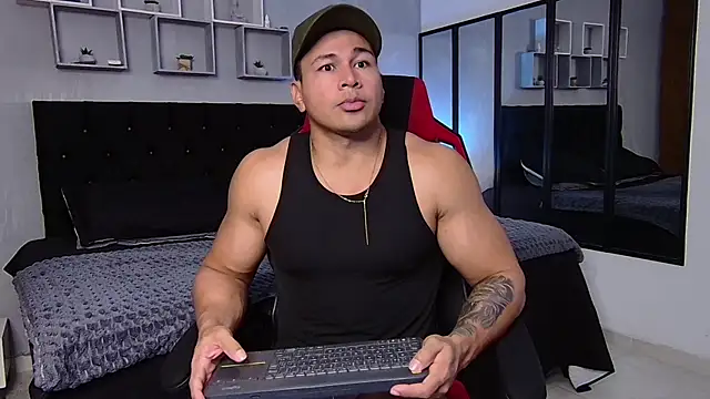 Snapshot of tyler_hank01 chatting on September 19, 10:09 pm tyler hank01 online show from September 19, 10:09 pm