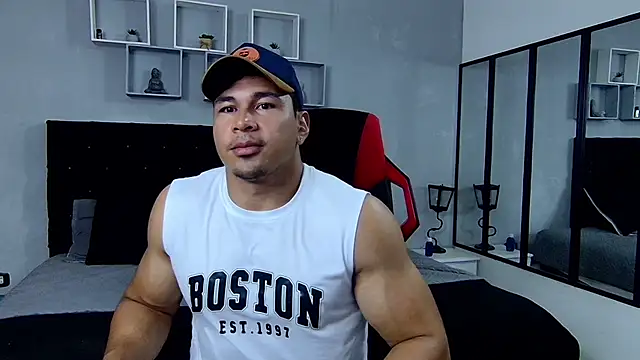 Snapshot of tyler_hank01 chatting on February 1, 1:02 am tyler hank01 online show from February 1, 1:02 am