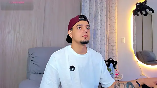 alejandro calderon1 online show from October 16, 5:04 am