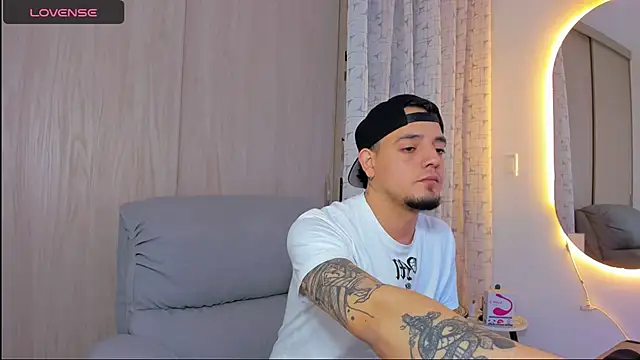 alejandro calderon1 online show from November 15, 7:10 am