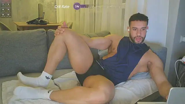 Snapshot of izaak_lover chatting on February 9, 12:40 am izaak lover online show from February 9, 12:40 am