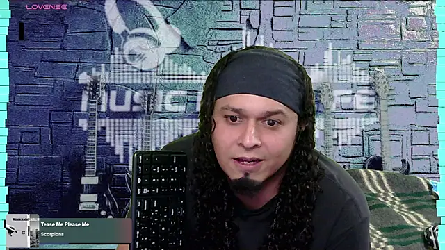 Snapshot of chino_roz chatting on January 8, 6:52 am chino roz online show from January 8, 6:52 am