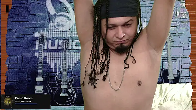 Snapshot of chino_roz chatting on December 5, 7:49 am chino roz online show from December 5, 7:49 am
