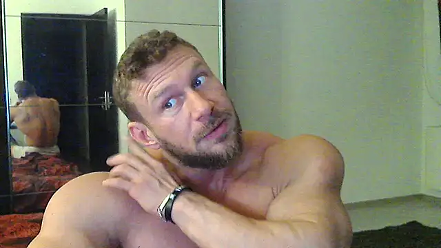 muscularkevin online show from December 7, 4:42 am