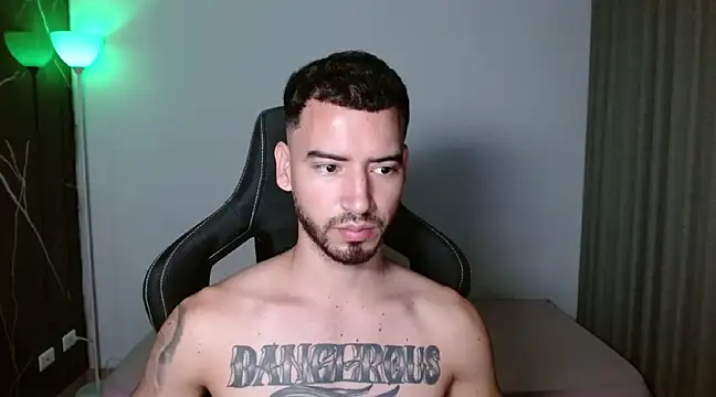 Snapshot of Dangerous-Men chatting on February 14, 1:23 am Dangerous-Men online show from February 14, 1:23 am