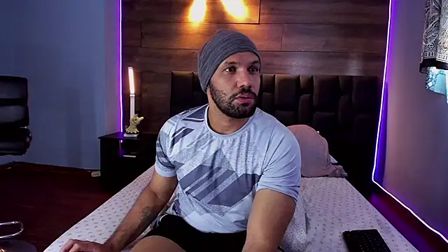 Snapshot of anthonylatynxd chatting on February 6, 3:52 pm anthonylatynxd online show from February 6, 3:52 pm