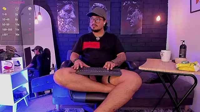 DaviidEvans  online show from February 12, 11:11 pm