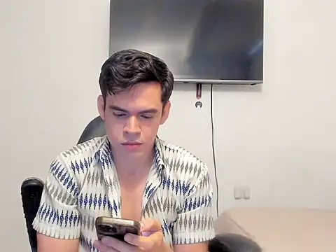 Lucian Gomez  online show from October 17, 8:46 pm