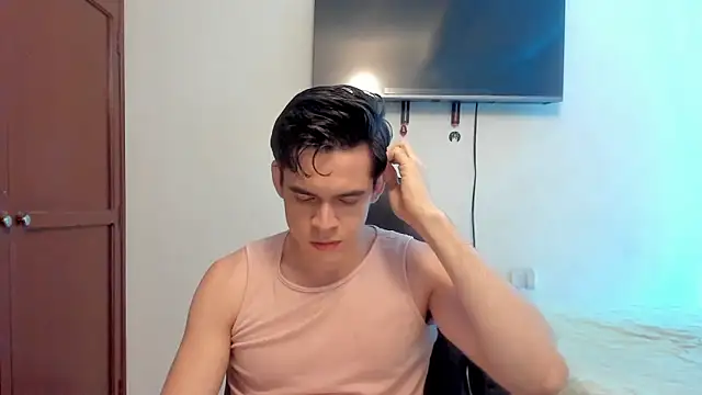 Lucian Gomez  online show from October 22, 1:42 am