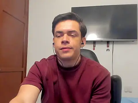 Lucian Gomez  online show from October 8, 8:46 pm