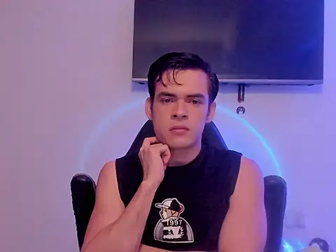 Lucian Gomez  online show from November 6, 12:46 am