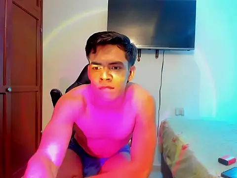 Lucian Gomez  online show from November 18, 7:39 pm