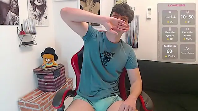 Oliverboy- online show from June 15, 11:30 pm