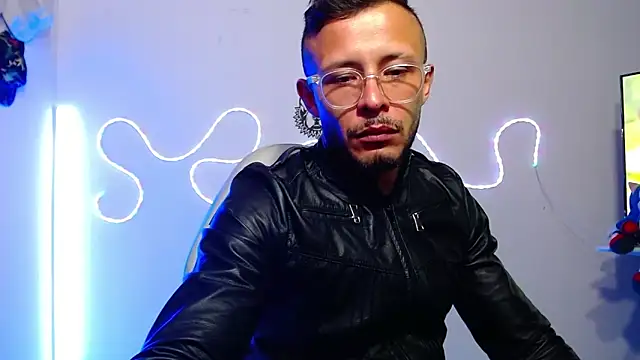 Snapshot of sebastian_horny chatting on October 11, 8:18 am sebastian horny online show from October 11, 8:18 am