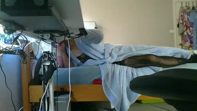 Snapshot of AmateurGuy23 chatting on January 18, 7:58 pm AmateurGuy23 online show from January 18, 7:58 pm