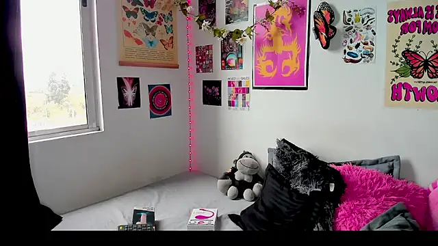 Snapshot of johnnyalx chatting on October 1, 5:17 pm johnnyalx online show from October 1, 5:17 pm