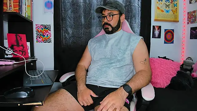 Snapshot of johnnyalx chatting on March 5, 9:28 pm johnnyalx online show from March 5, 9:28 pm
