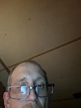 Snapshot of Wyley@xh chatting on October 5, 5:44 am Wyleyxh online show from October 5, 5:44 am
