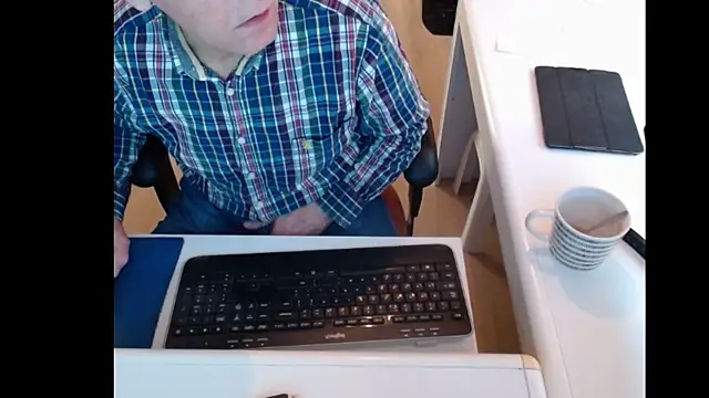 dutchpornking online show from January 8, 8:49 am