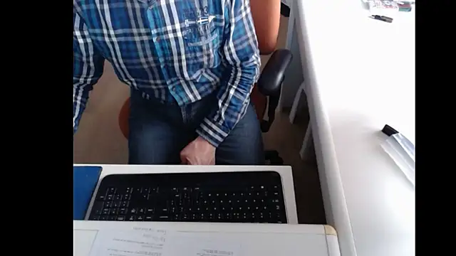 dutchpornking online show from December 7, 8:44 am