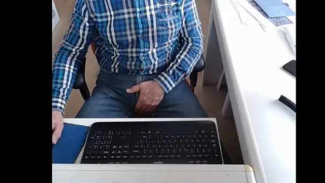 dutchpornking online show from March 8, 7:57 am