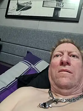 tomtom111111 online show from March 5, 4:25 pm