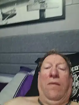 tomtom111111 online show from November 2, 3:05 pm