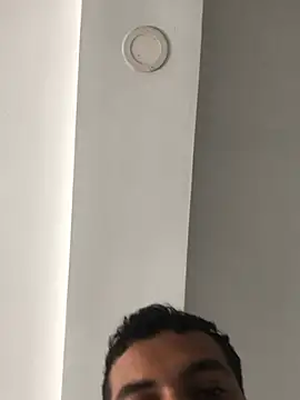 Snapshot of ElsecretodeBruno chatting on February 18, 6:17 pm ElsecretodeBruno online show from February 18, 6:17 pm