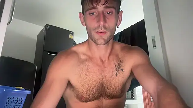 Snapshot of lukegunn chatting on March 5, 11:06 pm lukegunn online show from March 5, 11:06 pm
