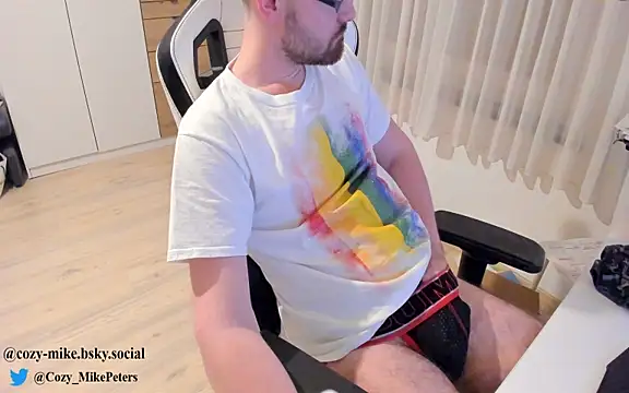 cozy-mike online show from March 1, 1:32 am