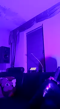 Snapshot of Crystalbitchx chatting on March 7, 11:37 pm Crystalbitchx online show from March 7, 11:37 pm