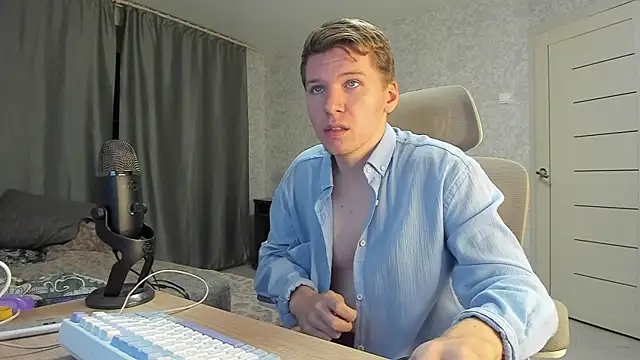 Snapshot of Bananas_dick chatting on September 21, 2:44 am Bananas dick online show from September 21, 2:44 am
