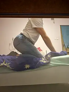 HouseOfCums online show from October 18, 3:44 am