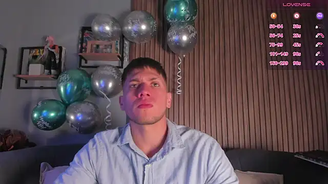 Snapshot of SebastianMaximoff chatting on December 17, 12:33 pm SebastianMaximoff online show from December 17, 12:33 pm