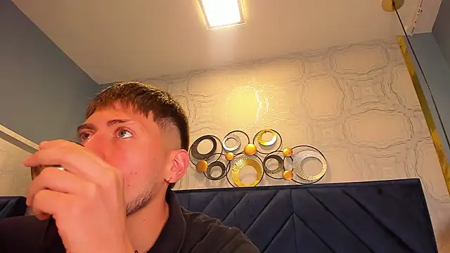 Snapshot of SebastianMaximoff chatting on December 27, 11:39 am SebastianMaximoff online show from December 27, 11:39 am