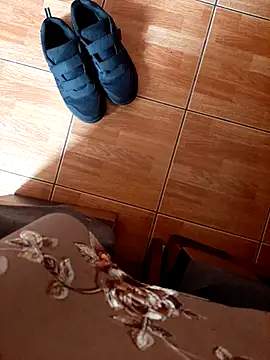 feet toes online show from November 21, 7:07 am