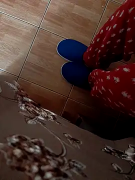 feet toes online show from October 28, 5:32 am