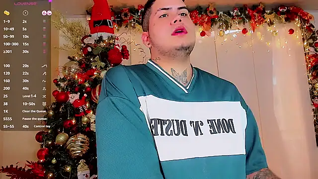 Snapshot of Thomas_chubbyxhot chatting on December 21, 7:06 pm Thomas chubbyxhot online show from December 21, 7:06 pm