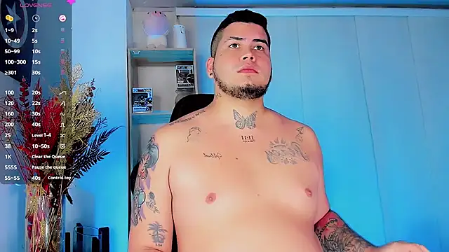 Snapshot of Thomas_chubbyxhot chatting on February 14, 5:41 am Thomas chubbyxhot online show from February 14, 5:41 am