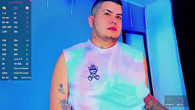 Snapshot of Thomas_chubbyxhot chatting on December 28, 5:44 am Thomas chubbyxhot online show from December 28, 5:44 am