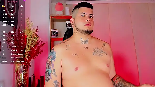 Snapshot of Thomas_chubbyxhot chatting on February 9, 11:15 pm Thomas chubbyxhot online show from February 9, 11:15 pm