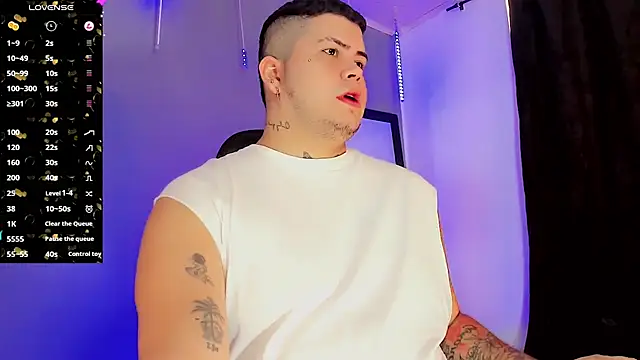 Snapshot of Thomas_chubbyxhot chatting on December 2, 2:28 pm Thomas chubbyxhot online show from December 2, 2:28 pm