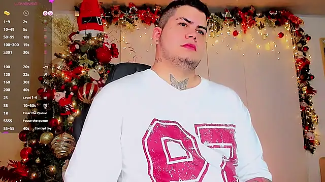 Snapshot of Thomas_chubbyxhot chatting on December 21, 9:01 am Thomas chubbyxhot online show from December 21, 9:01 am