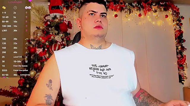 Snapshot of Thomas_chubbyxhot chatting on December 14, 6:56 am Thomas chubbyxhot online show from December 14, 6:56 am