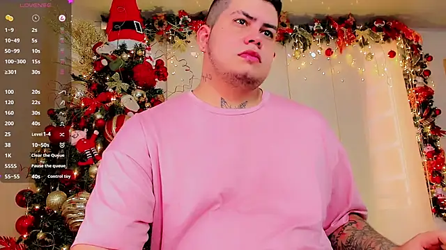 Snapshot of Thomas_chubbyxhot chatting on December 4, 5:22 pm Thomas chubbyxhot online show from December 4, 5:22 pm