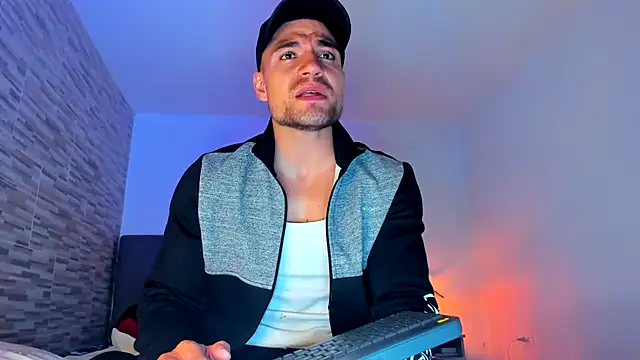 Snapshot of nicolas_herrera chatting on January 19, 11:00 pm nicolas herrera online show from January 19, 11:00 pm