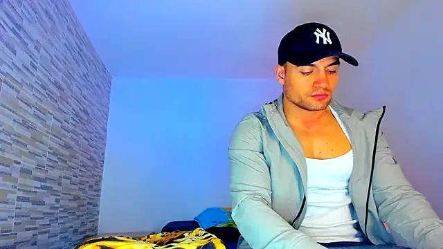 Snapshot of nicolas_herrera chatting on February 24, 2:08 am nicolas herrera online show from February 24, 2:08 am