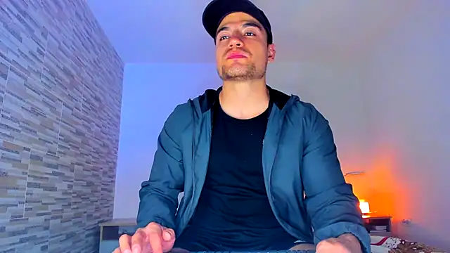 Snapshot of nicolas_herrera chatting on March 14, 2:10 am nicolas herrera online show from March 14, 2:10 am