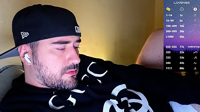 Snapshot of DominantTheo chatting on September 24, 3:17 am DominantTheo online show from September 24, 3:17 am